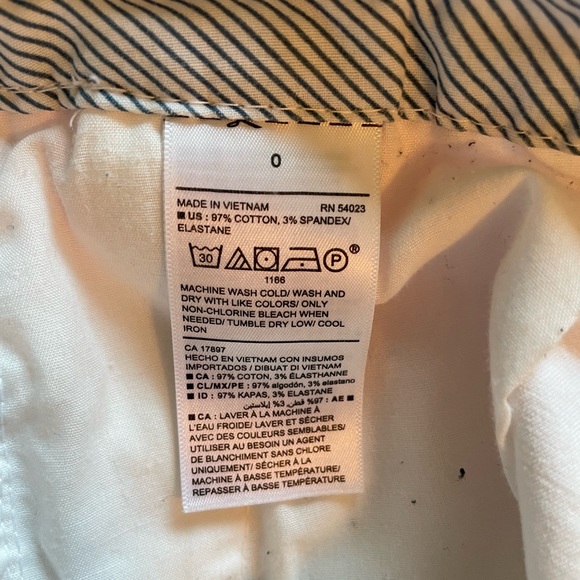 White shorts - Picture 4 of 4